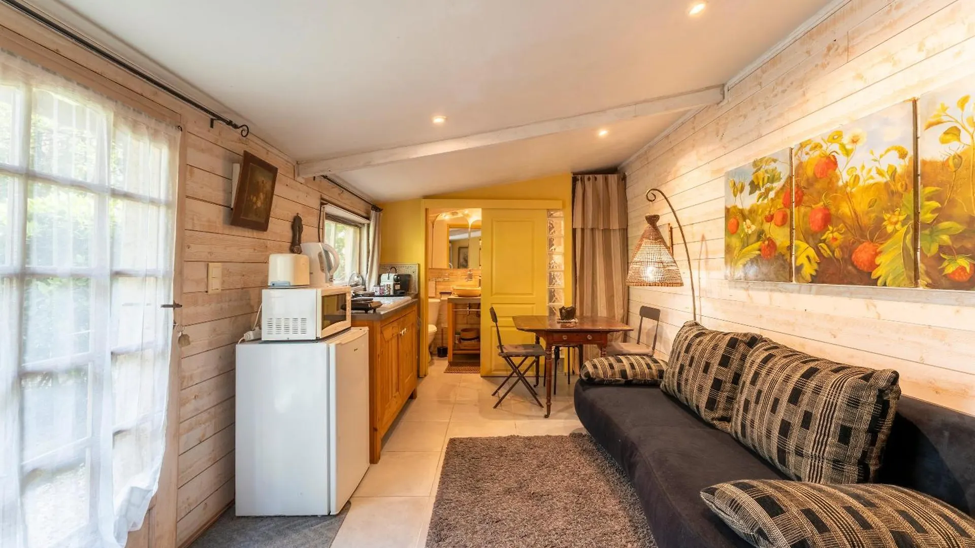 Studio De Charme A Avignon Apartment