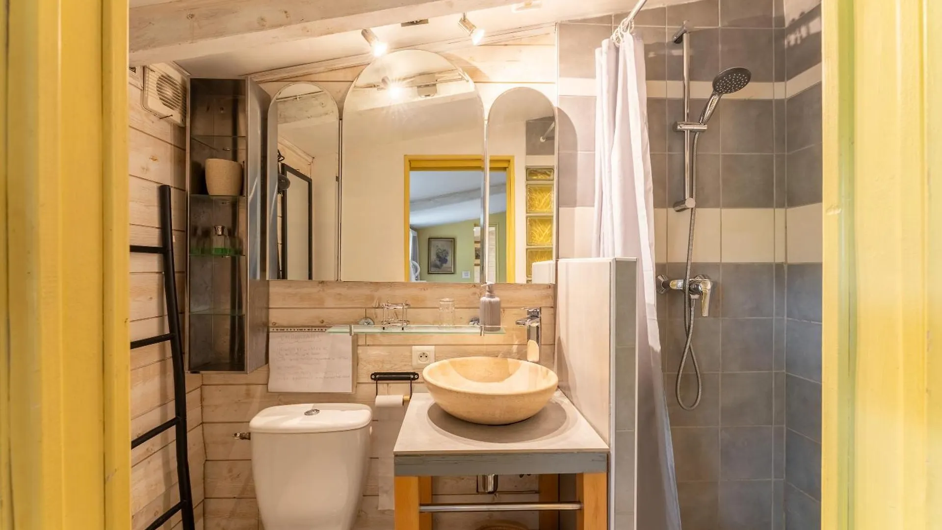 Studio De Charme A Avignon Apartment